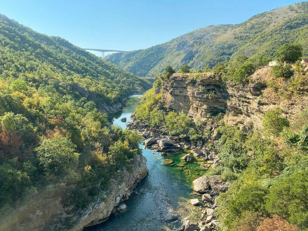 Прекрасний Каньйон Річки Мораха Чорногорії Сонячний День Ліцензійні Стокові Зображення