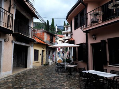 Karadağ, Bar kenti, tarihi kısmı Stary Bar - büyüleyici sokaklar, eski kale, savunma duvarları, tarihi bu şehrin olağanüstü atmosferini oluşturuyor