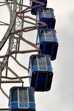 Dönme dolap olarak da bilinen gözlem çarkı turistler için büyük bir cazibedir. Dev dönme dolap bölge dışından gelen sakinlerin ve misafirlerin bu cazibeyi yeni ve heyecan verici bir şekilde yaşamalarına olanak sağlar.