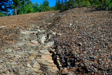 Biber Dağları Doğa Koruma Alanı. 500 milyon yıl önce Kambriyen Denizi 'nde çökelti olarak oluşan Biber Dağları, yoğun bir şekilde katlanmaya maruz kalmıştır..