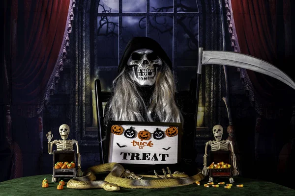 Sensenmann Halloween Bereit Für Tricks Oder Leckereien — Stockfoto