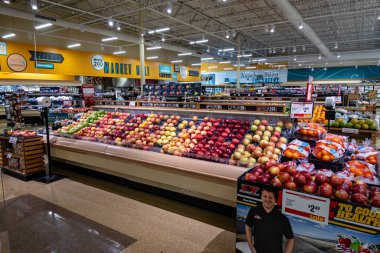 Chambersburg Pennsylvania ABD 12-6-2024 Yerel süpermarketin üretim bölümü