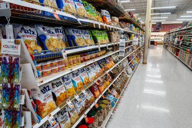 Chambersburg Pennsylvania ABD 1-2-2025 cips ve yerel süpermarkette atıştırmalık reyonu