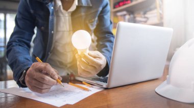 Emlak endüstrisinde ESG 'yi geliştirmek için vizyon ve teknoloji - inşaat endüstrisi. Yenilenebilir Güç Aracı ile Yeşil Enerji.