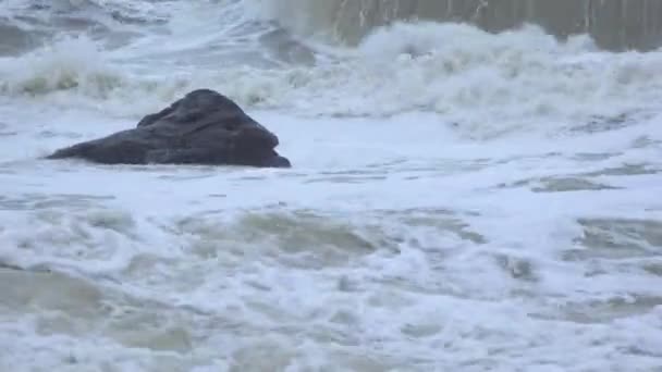 Przylądek Morski Silna Burza Morzu Fale Pianką Brzegu Morze Czarne — Wideo stockowe