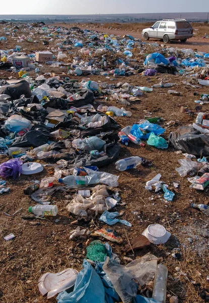 플라스틱 쓰레기로 스텝성을 오염시키는 2005 — 스톡 사진