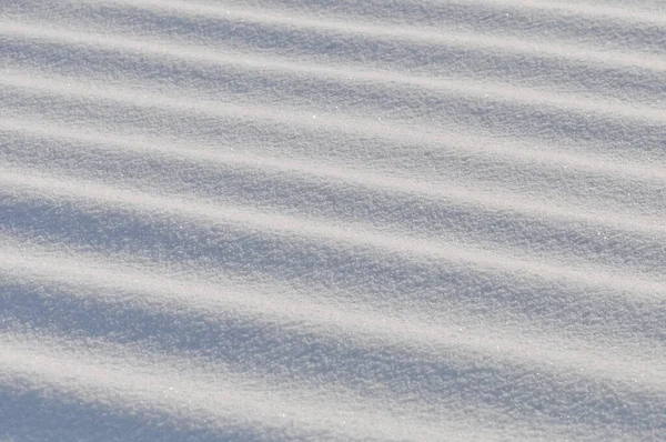Снег Лежит Волнах Холодную Снежную Зиму Игра Света Прямых Линиях — стоковое фото