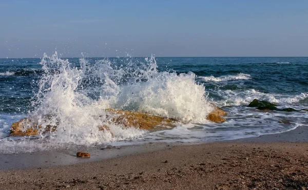 Waves Break Stone White Splashes Water Fly Air Black Sea — Foto de Stock