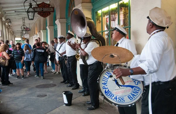 New Orleans Louisiana 2011 뉴올리언즈의 음악가들 근처의 스케이프 — 스톡 사진