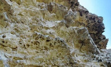 Batı Kırım 'ın heyelan kıyılarından Dzhangul' un deniz kabuğu kayaları, Tarkhankut