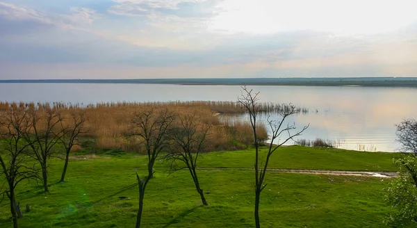 ウクライナのドナウ地域の海岸とヤルプグ湖の風景 — ストック写真