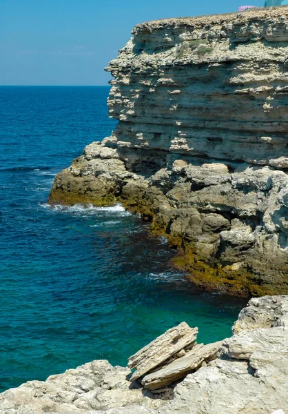 stock image Steep karst limestone shores and rocks in the Dzhangul tract, western Crimea, Tarkhankut