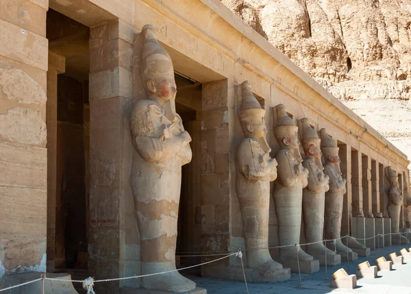 Egito Luxor Março 2019 Sítio Arqueológico Templo Hapchesut Antigas Estátuas — Fotografia de Stock