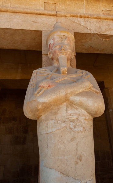 EGYPT, LUXOR - 01 марта 2019 года: археологическое место, Храм Хапчезут древних статуй песчаника, Египет 
