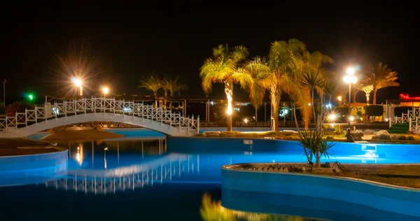 Egypt Marsa Alam 2019年3月1日 晚上在酒店院子里设有游泳池 — 图库照片