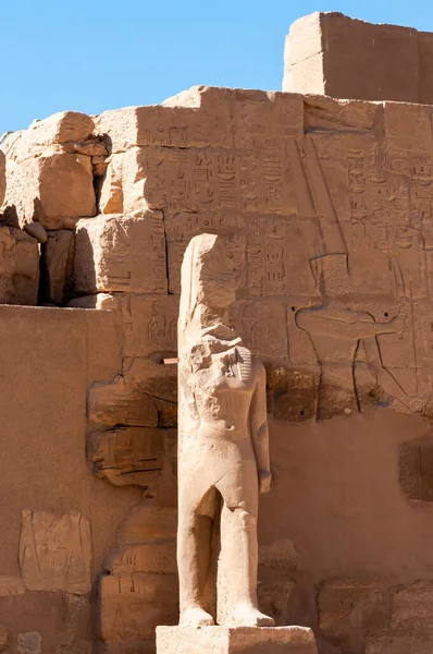 Egito Luxor Março 2019 Estátuas Arenito Antigo Templo Karnak Salão — Fotografia de Stock