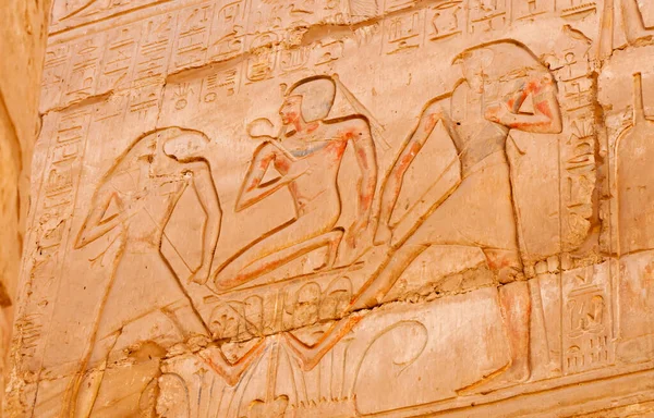 Egito Luxor Março 2019 Antigos Hieróglifos Egípcios Desenhos Inscrições Nas — Fotografia de Stock