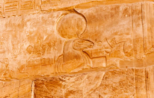 Egypt Luxor 2019 Március Ősi Egyiptomi Hieroglifák Rajzok Feliratok Falakon — Stock Fotó