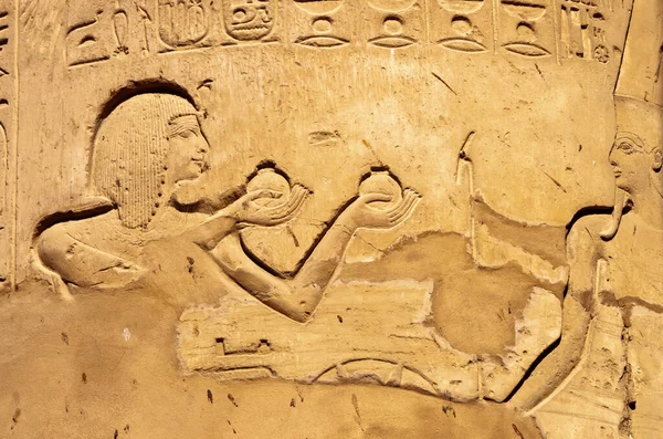 Egypt Luxor Březen 2019 Starověké Egyptské Hieroglyfy Kresby Nápisy Zdech — Stock fotografie