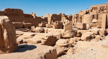 EGYPT, LUXOR - Mart 01, 2019: Lüksemburg, Mısır 'daki eski bir Mısır tapınağının kalıntıları restore edildi