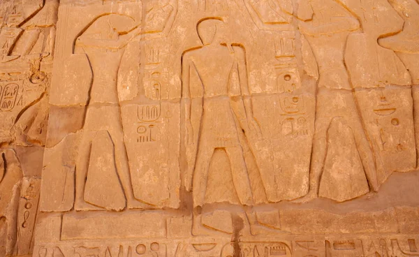 Egypt Luxor Březen 2019 Starověké Egyptské Hieroglyfy Kresby Nápisy Zdech — Stock fotografie