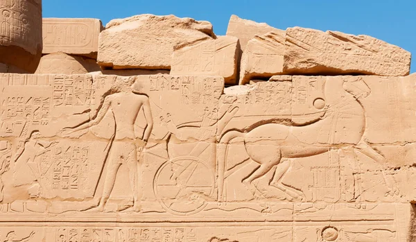 Egito Luxor Março 2019 Antigos Hieróglifos Egípcios Desenhos Inscrições Nas — Fotografia de Stock