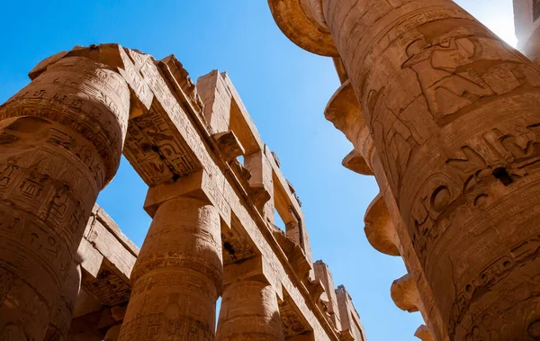 EGYPT, KARNAK - Mart 01, 2019: Karnak, Mısır 'daki antik bir tapınak kompleksinin kalıntıları