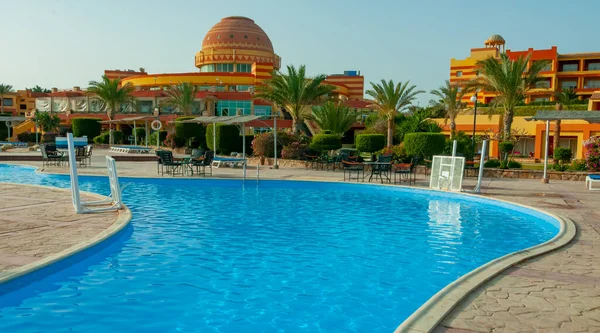 Egypt Marsa Alam Februari 2019 Zwembad Met Blauwe Bodem Helder — Stockfoto