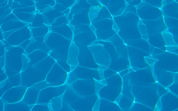 Reflectie Van Zonnestralen Het Water Het Zwembad Met Zeewater Schittering — Stockfoto