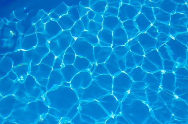 Güneş ışınlarının deniz suyundaki suya yansıması, güneşin parlaklığı, Mısır...