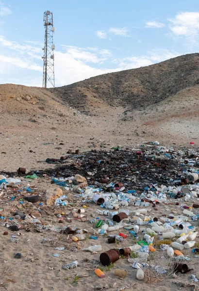 Пластиковые Бутылки Различные Мусор Отелей Дикой Природе Мусорная Свалка Пустыне — стоковое фото
