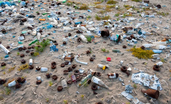 Plastikowe Butelki Różne Śmieci Hoteli Wolności Wysypisko Śmieci Pustyni Egipcie — Zdjęcie stockowe