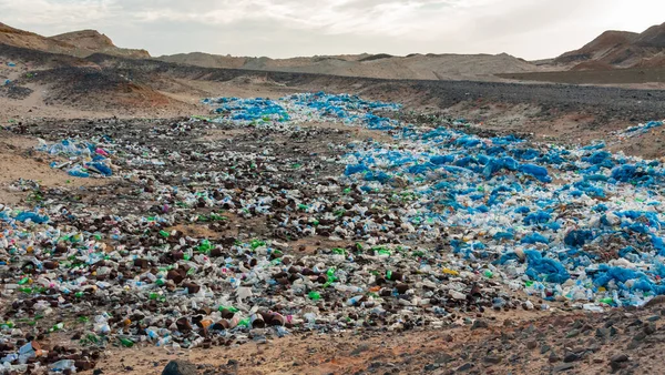 Plastikflaschen Und Diverse Abfälle Aus Hotels Freier Wildbahn Müllhalde Der — Stockfoto