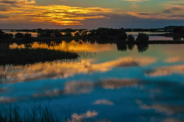 Чудовий Захід Сонця Над Болотом Луїзіані Віддзеркалення Хмар Воді Уса — стокове фото