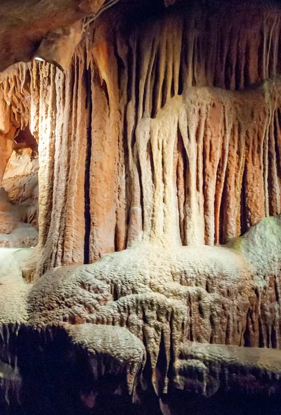 新墨西哥州Carlsbad Caverns Np大型地下大厅的方解石入口 钟乳石和石笋 — 图库照片