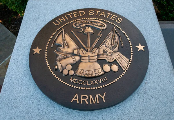 SAVANNAH, ABD - 02 Aralık 2011: Savannah kentindeki anıtın Ordu logosu