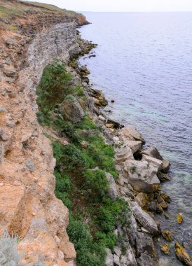 Doğu Kırım 'da zaptedilemez kayalık bir sahil.