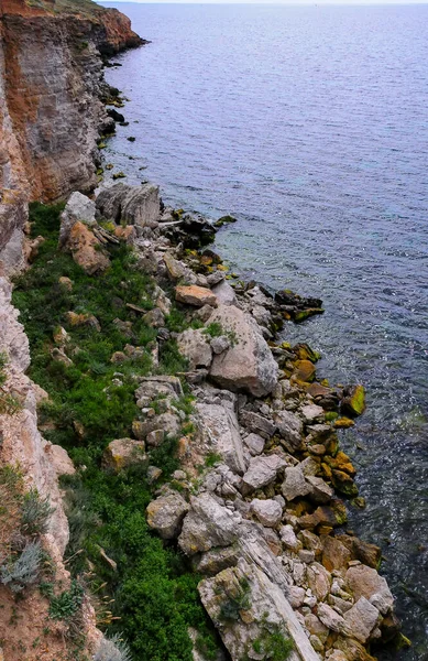 克里米亚东部坚不可摧的陡峭岩石海岸 — 图库照片