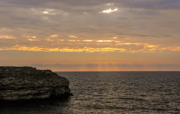 Όμορφο Ηλιοβασίλεμα Στα Σύννεφα Πάνω Από Μαύρη Θάλασσα Στην Ανατολική — Φωτογραφία Αρχείου