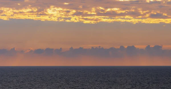 Splendido Tramonto Tra Nuvole Sul Mar Nero Nella Crimea Orientale — Foto Stock