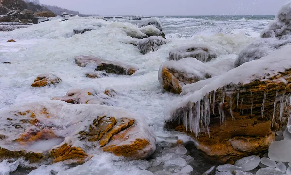 Frozen Black Sea Ice Covered Frozen Coastal Rocks Piers Harsh — Stock Photo, Image