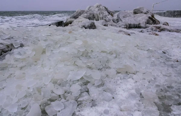 Zugefrorenes Schwarzes Meer Eisbedeckte Und Gefrorene Küstenfelsen Den Piers Strenger — Stockfoto