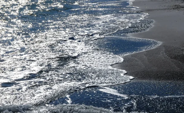 Яскраві Роздуми Про Воду Сонячний День Піщаному Березі Чорного Моря — стокове фото