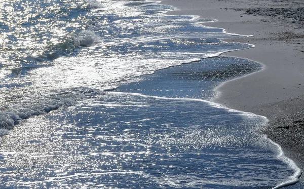 Reflejos Brillantes Agua Día Soleado Orilla Arenosa Del Mar Negro —  Fotos de Stock