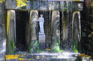 UMAN, UKRAINE - 21 Ekim 2012: Venery, Sofievsky Park, Uman, Ukrayna heykeli ile Fetydyi Grotto
