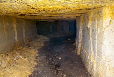 Odessa yeraltı mezarlarının duvarlarında tarihi yazıtlar, tarihi turistik yerler.