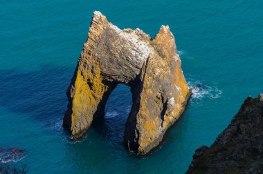 Kırım, Koktebel yakınlarındaki Karadağ Ulusal Parkı 'nda Golden Gate Rock. 