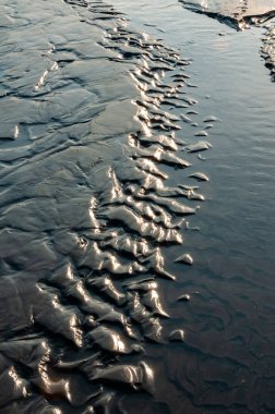 Kuyalnik Liman, çamur banyosundan akan su derenin dibindeki siyah alüvyonlu Kuyalnik Liman 'a akar.