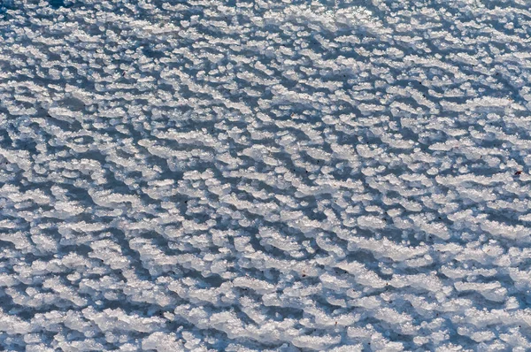 Zmrzlý Led Zmrzlý Sníh Formě Krystalů Jehel Břehu Ústí Řeky — Stock fotografie