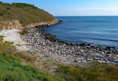 Bulgaristan 'ın Karadeniz Körfezi' nde taştan bir kıyısı var
